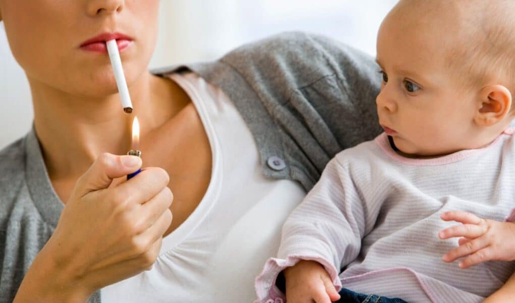 تاثیر سیگار نوزاد و کودک